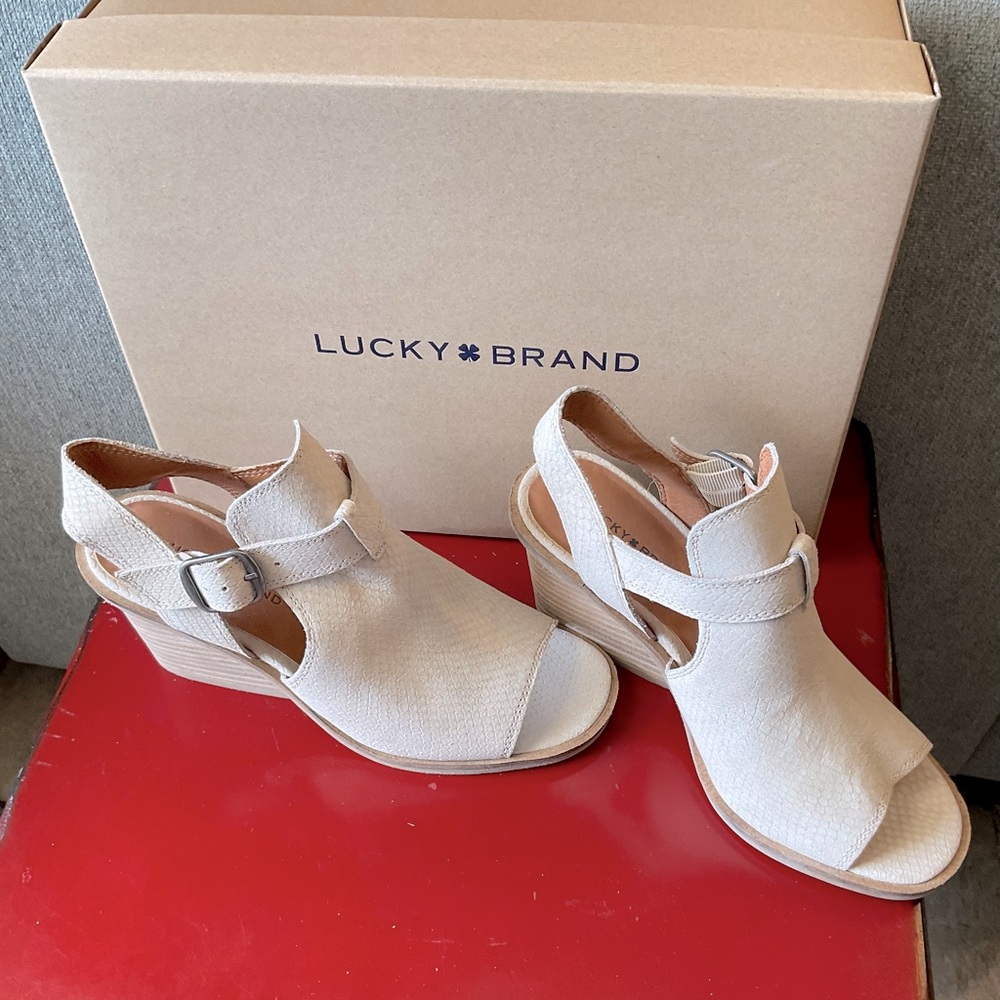 Lucky dress or casual shoes size 6